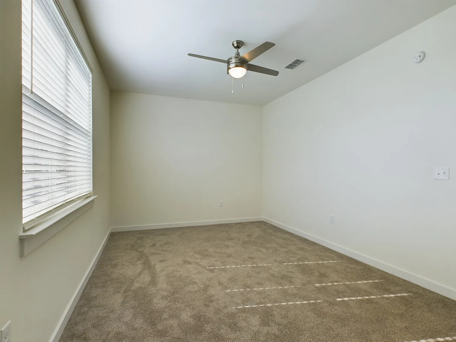 2 bed, 1267 sqft, $1,999 — Photo 4