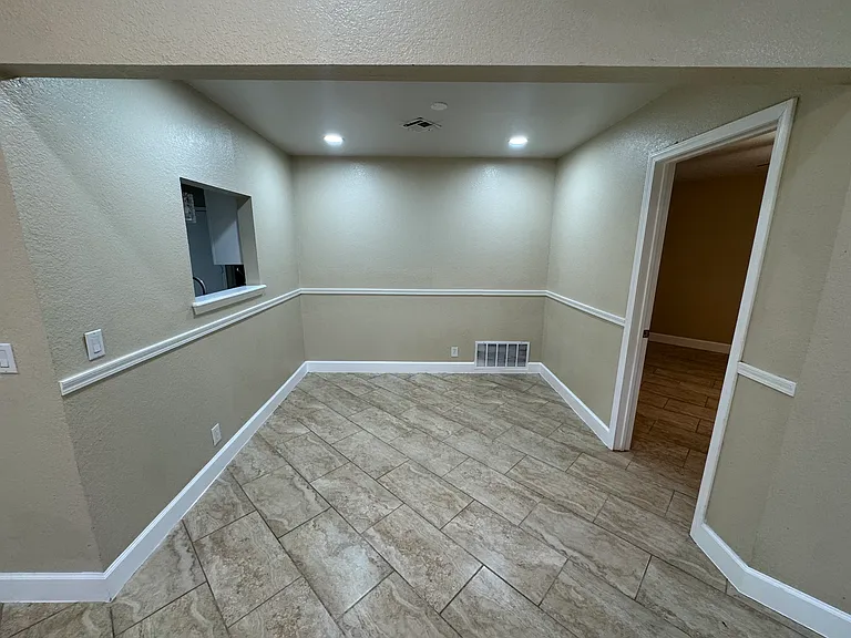 4600 S Maple Ave — Photo 4
