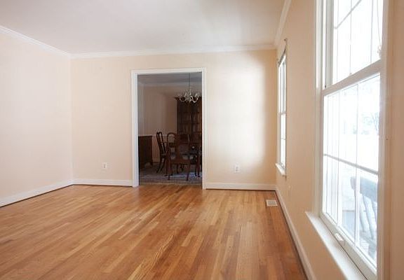 4th image of 5118 Bridgeside Dr