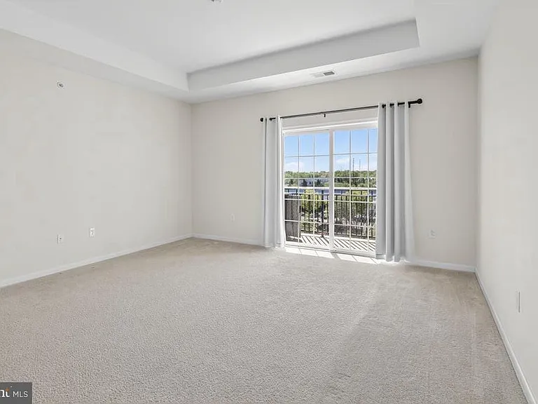 1447 Sierra Dr — Photo 5