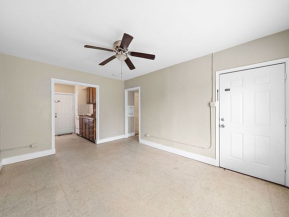 4th image of 814 3rd Ave N #30