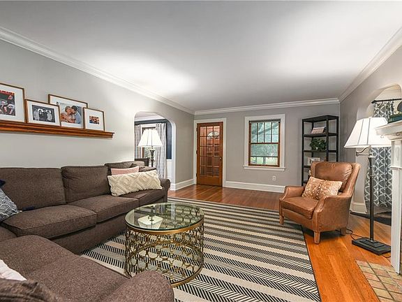 2nd image of 294 Kenilworth Dr