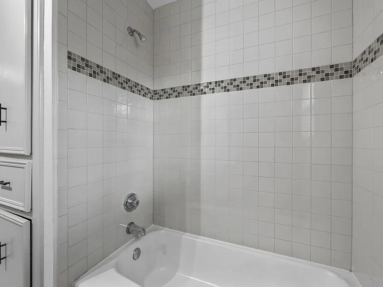 660 Springhill Dr — Photo 16