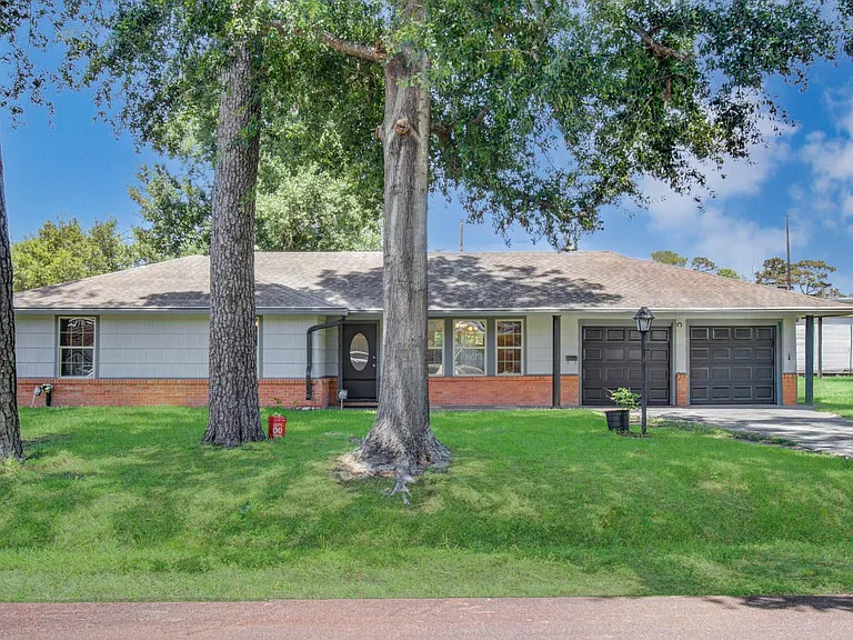 1417 Longhorn Dr — Photo 2