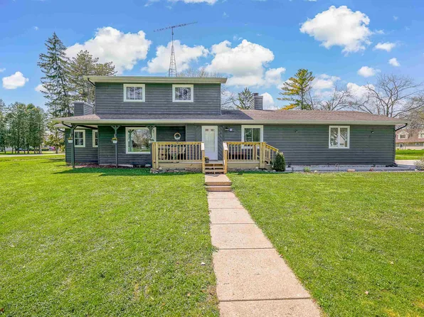 3877 Apple Ln, Oshkosh, WI 54902