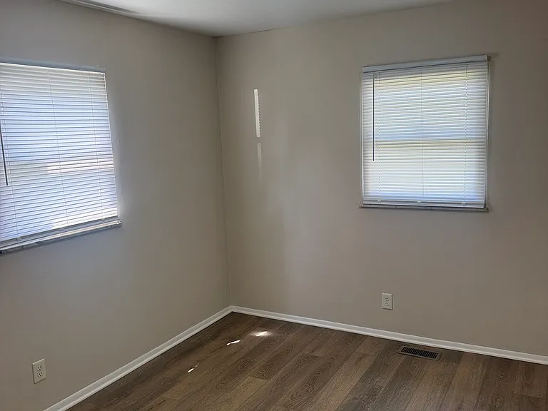 3268 N Wellington Ave — Photo 9