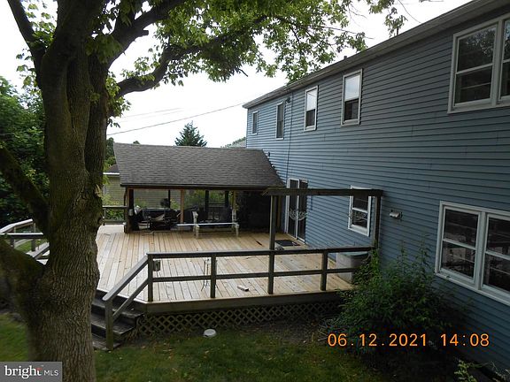 5th image of 107 Decker Dr