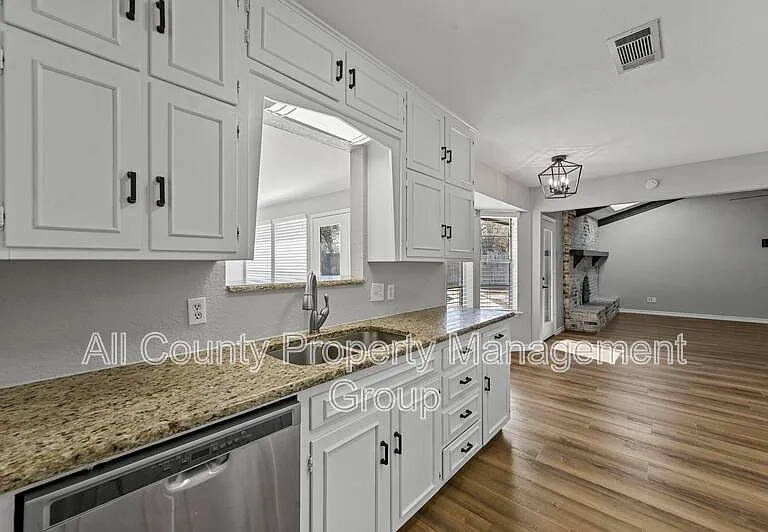3108 Shady Brook Dr — Photo 4