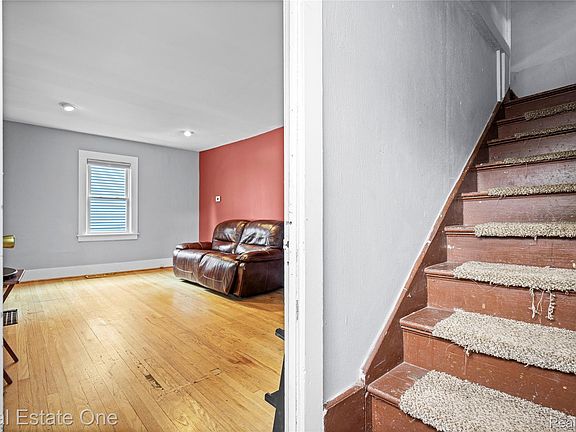 4th image of 307 S Laurel St
