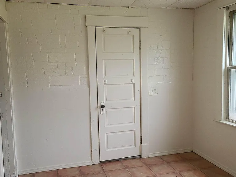 346 Landon St — Photo 6