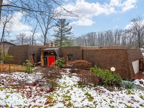 1376 Mockingbird Dr, Kent, OH 44240