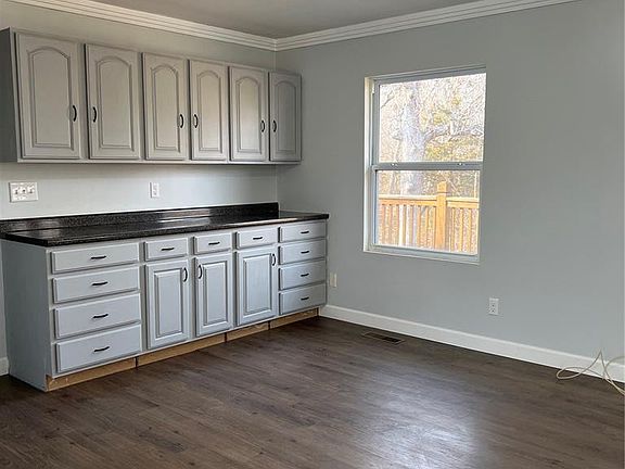 4th image of 1675 Peacock Rd