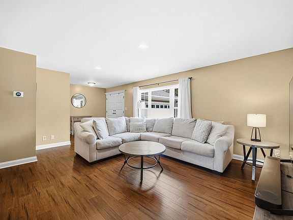 3rd image of 9424 Chestnut Ln