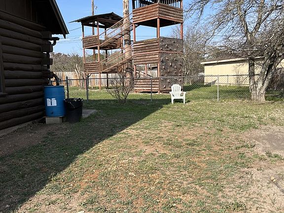 4th image of 112 Oak Dr