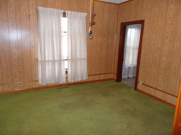 3rd image of 407 N East St