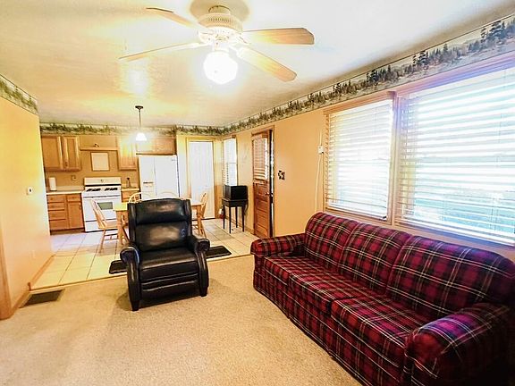 3rd image of 70 Pine Ln