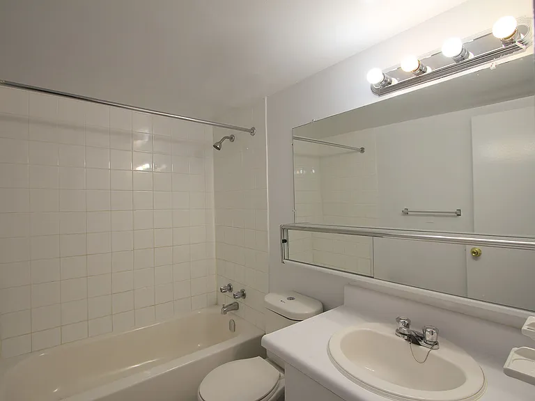 182 Church St E — Photo 16