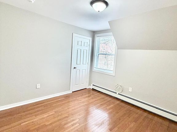 4th image of 425 Huntington St #11
