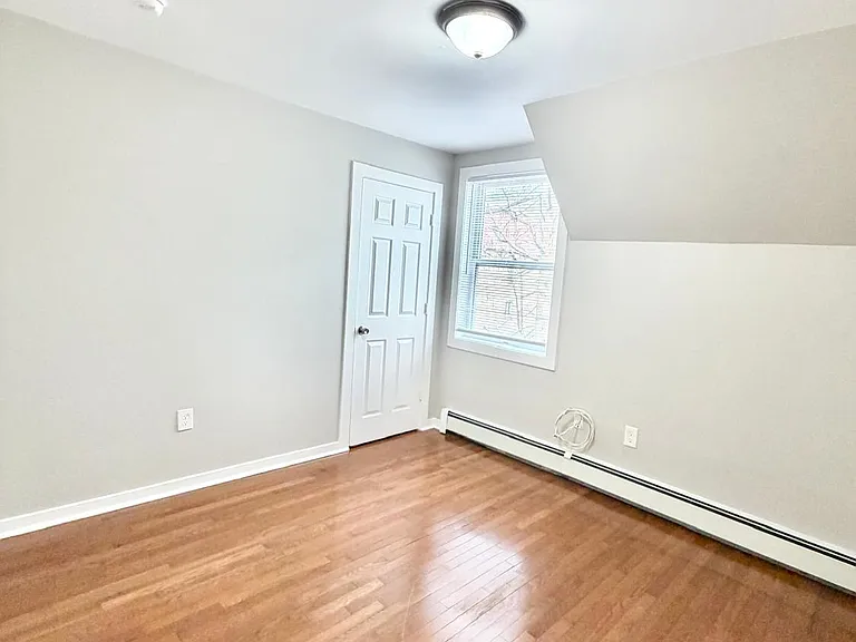 425 Huntington St #11 — Photo 4
