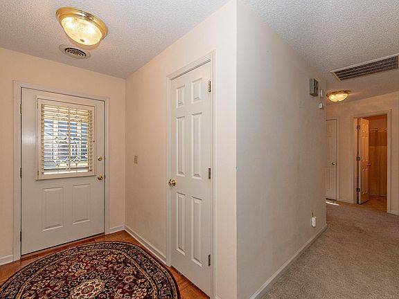 5th image of 104 Marlboro Ct