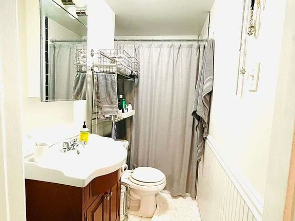 3rd image of 249 W 76th St APT 4A