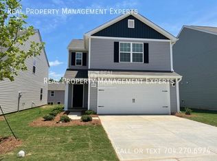 8104 Derby Woods Ln, Charlotte, NC 28214