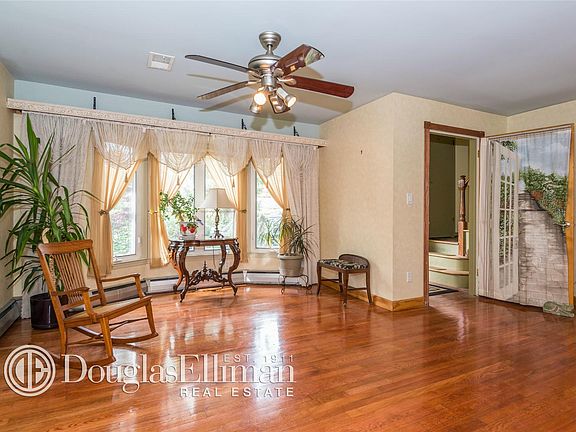 3rd image of 104 Shore Dr