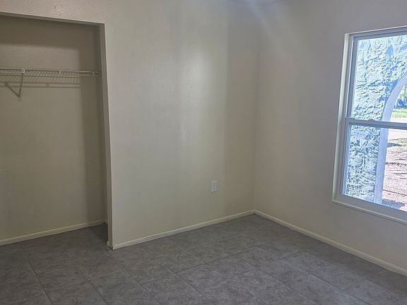 3rd image of 811 56th Ave E