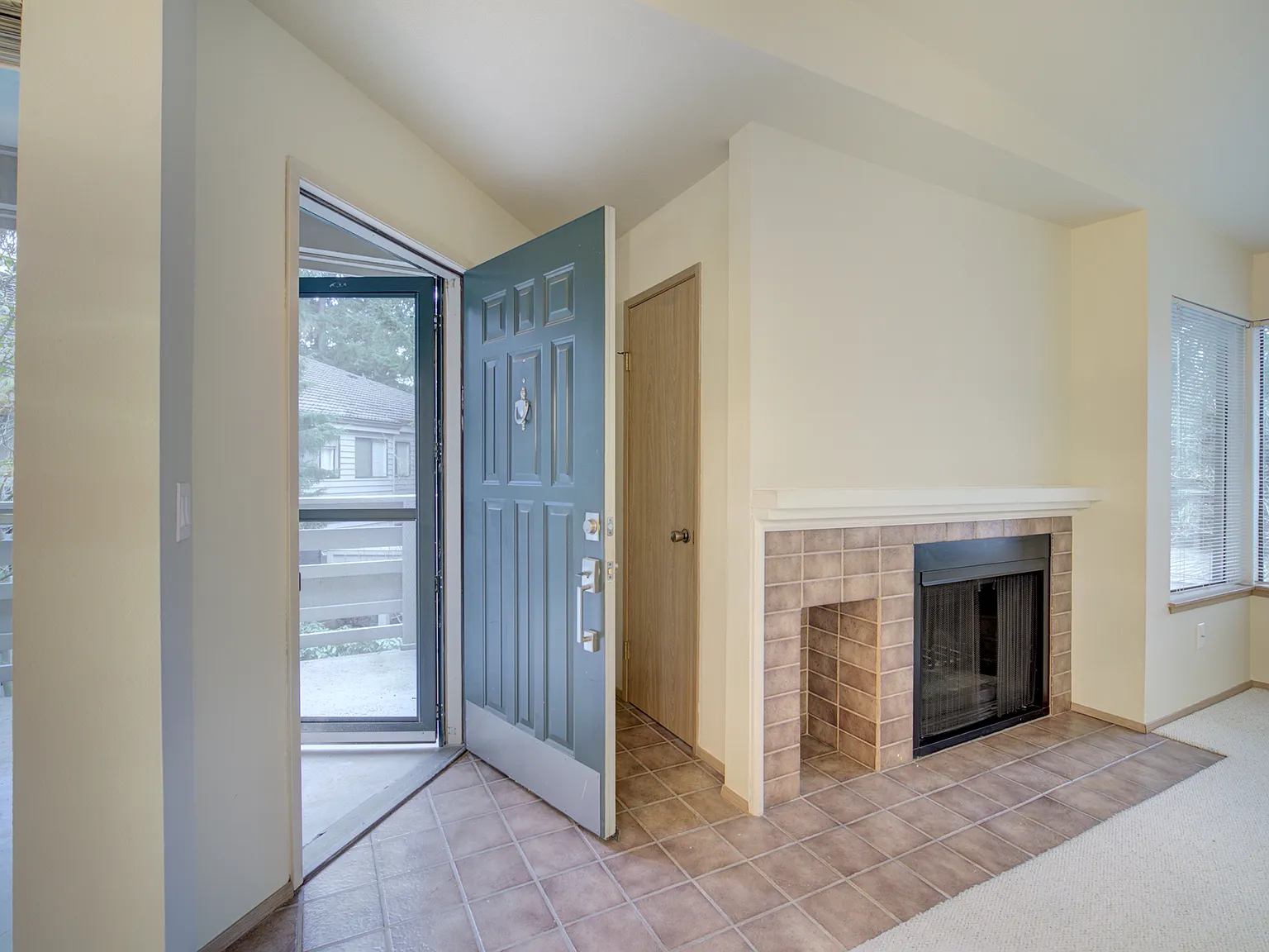 1270 Bellevue Way NE Unit 8 Bellevue WA 98004 LCG - 8 — Photo 3