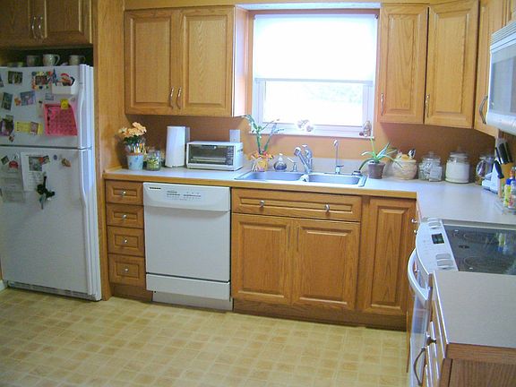 3rd image of 965 Hilton Dr