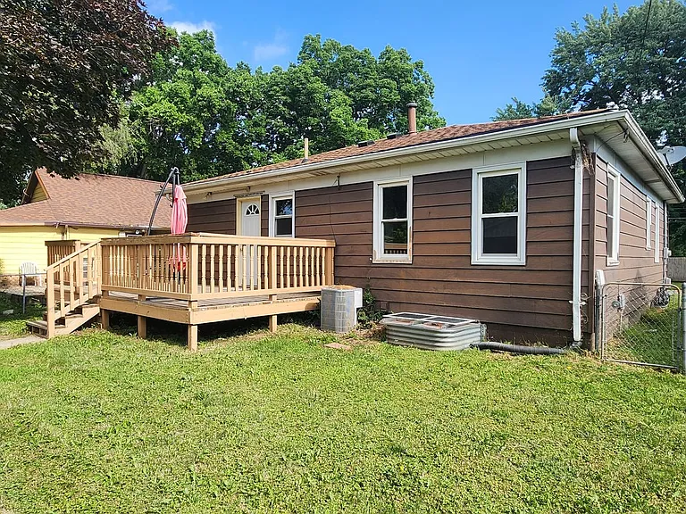 2405 Maple St — Photo 27