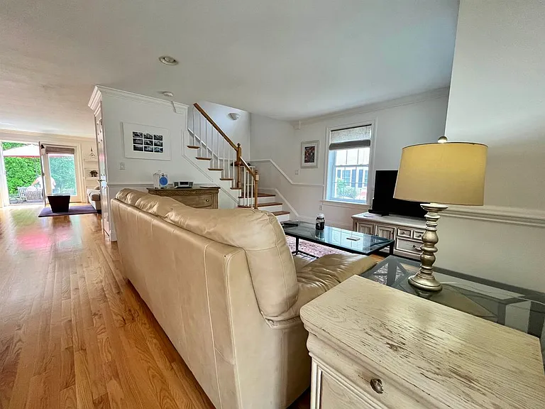 18 Browns Ct — Photo 6