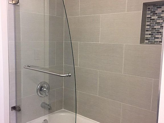 4th image of 1645 Amberwood Dr APT 19