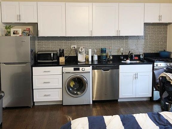 2nd image of 2129 N Dayton St #34
