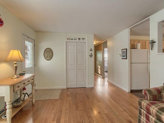 4th image of 223 Barthel Ave
