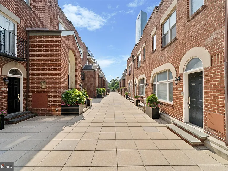 212 S 24th St #24-2416B — Photo 15
