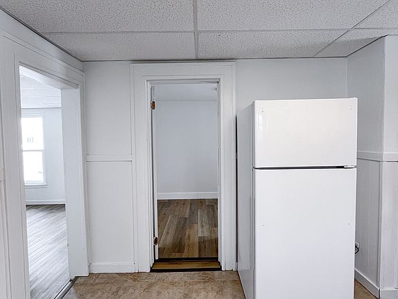 3rd image of 1019 Superior St