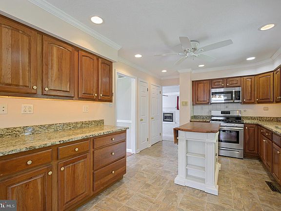 5th image of 309 Darwin Dr