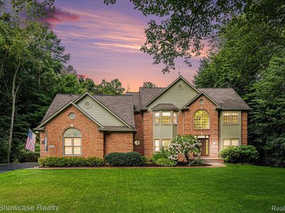 6060 Rosewood Pkwy, White Lake, MI, 48383