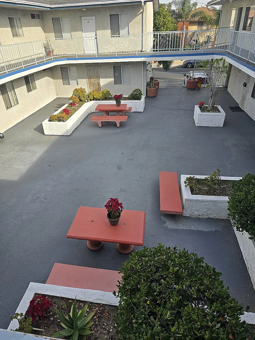 2 bed, 900 sqft, $2,500 — Photo 4