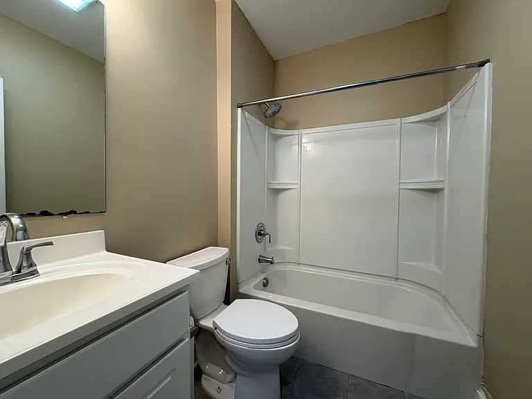 126 Oak St #4 — Photo 4