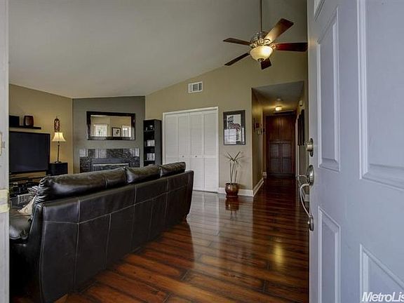 4th image of 306 Greenmore Way