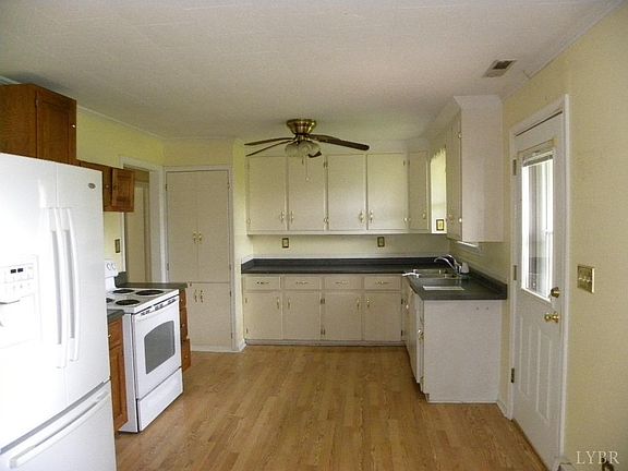 3rd image of 167 Hollow Ln