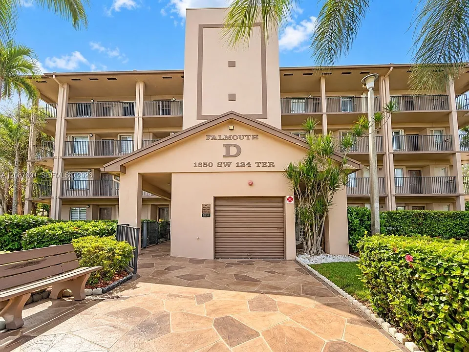 1650 SW 124th Ter #204D