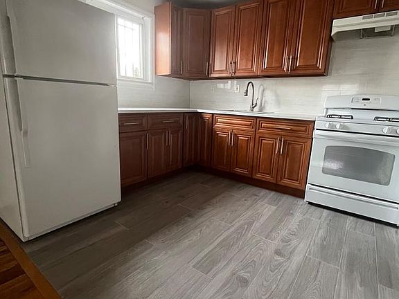 5th image of 39-20 210th St