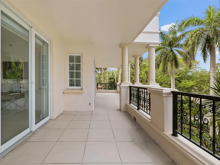 19127 Fisher Island Dr #19127 — Photo 39