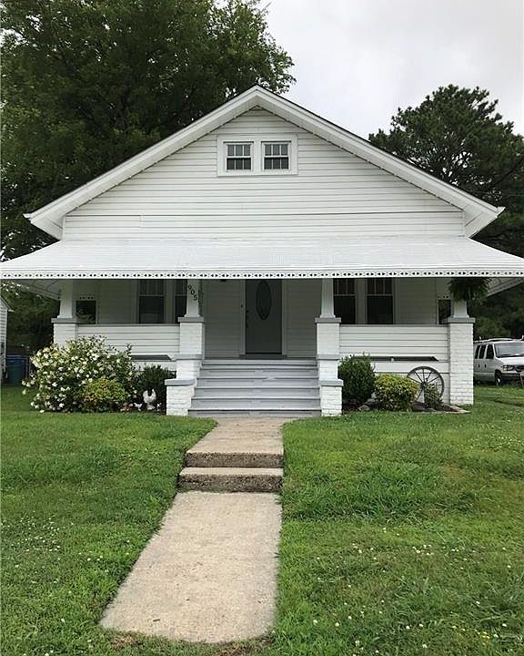 1st image of 905 Bainbridge Blvd
