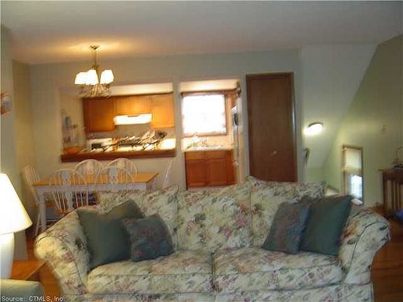 4th image of 907 Misty Meadow Ln