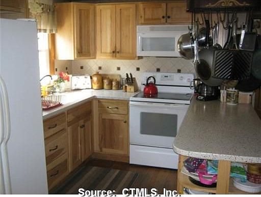5th image of 77 Pinski Dr
