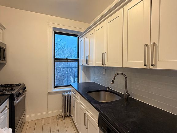 5th image of 93-23 218th St #D55